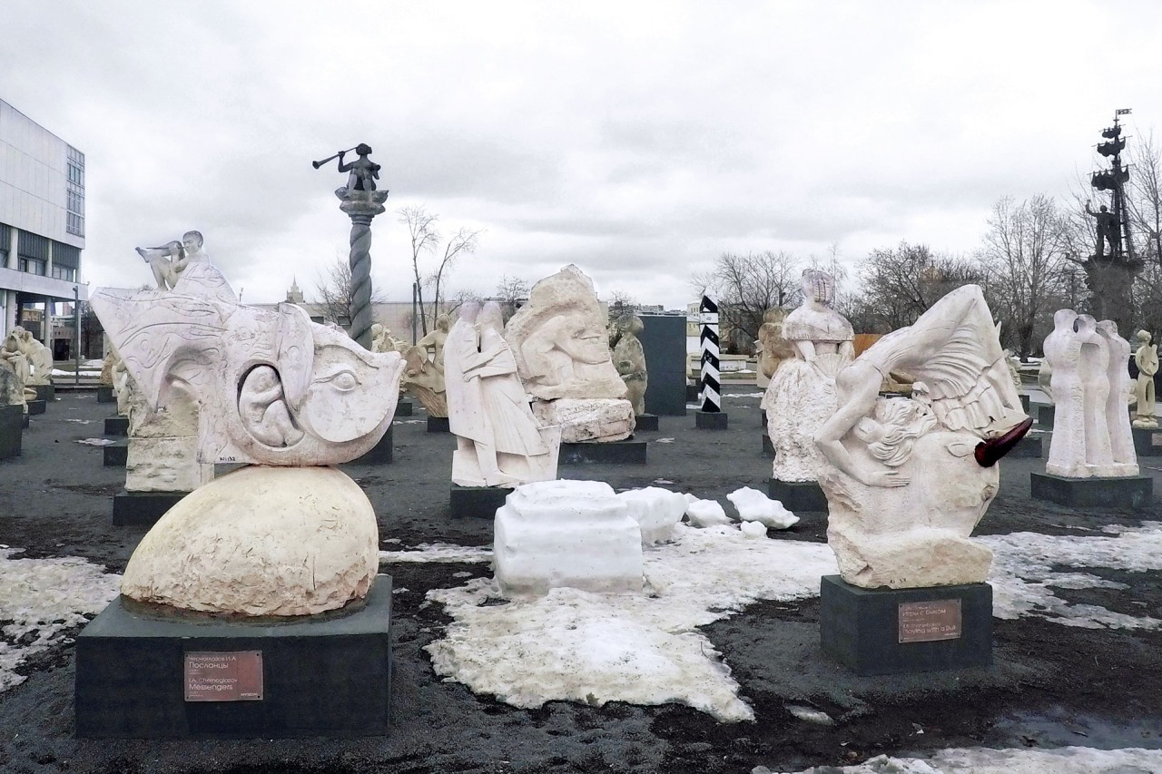 Nelson Pernisco - Dressed for space