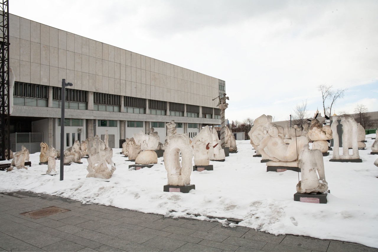 Nelson Pernisco - Dressed for space